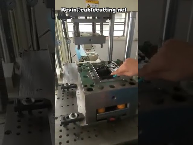 Machine d'injection plastique à glissière unique 85 tonnes pour coques de téléphone - Production automatisée haute précision