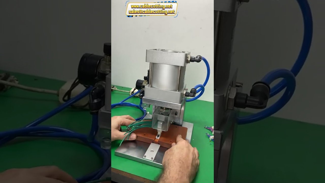 Machine de sertissage pneumatique pour connecteurs IDC – Efficacité et automatisation industrielle