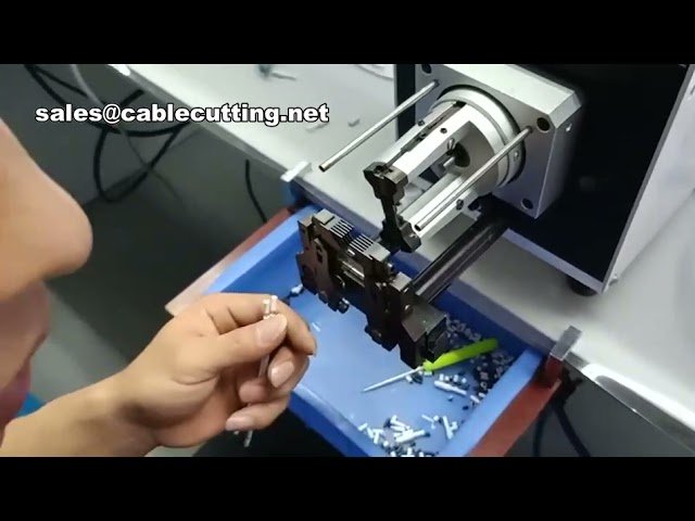 Machine à dénuder les câbles coaxiaux RG58/RG6 : haute précision et semi-automatique