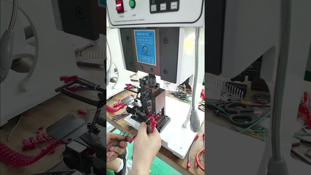 Machine à bornes 110V 2T – Vidéo de démonstration pour export pur #machine #dénudeurdecâbles #usine