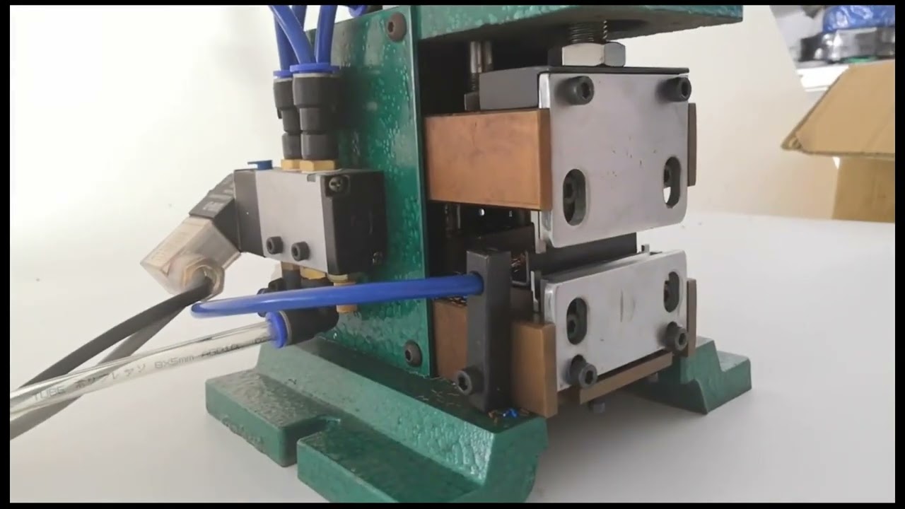 Dénudeuse de câbles pneumatique verticale – Machine à dénuder automatique