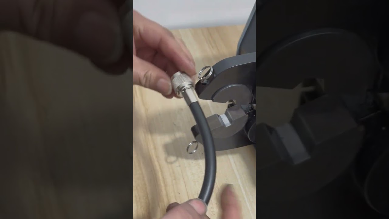 Machine à sertir pneumatique 500A pour connecteurs coaxiaux - #usine #machine
