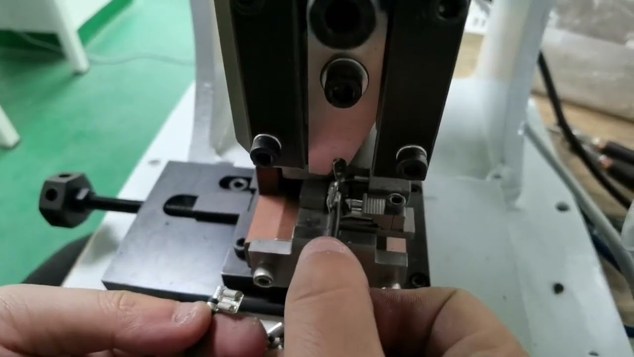 Machine à sertir 2T avec moule Flag – Vidéo de démonstration et validation