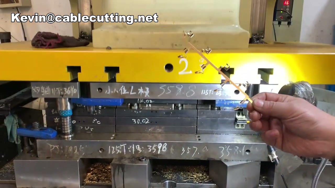 Machines à sertir les fiches 16A solides et creuses – Ligne de production de fiches Europe