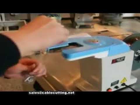 Machine à emballer le pain avec film métallisé doré et attache torsadée PET