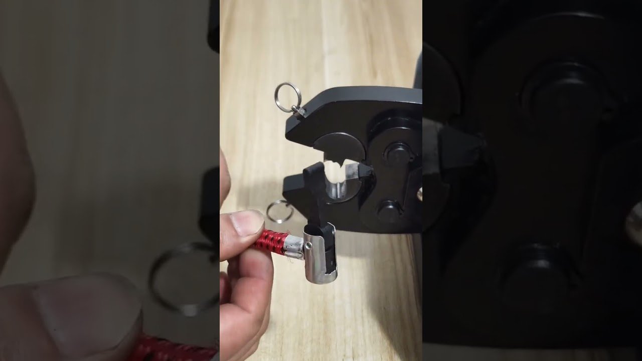 Machine à sertir pneumatique polyvalente pour applications industrielles #usine #machine