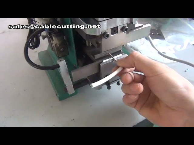 Machine semi-automatique à dénuder et torsader les câbles - Dénudeuse et torsadeuse électrique