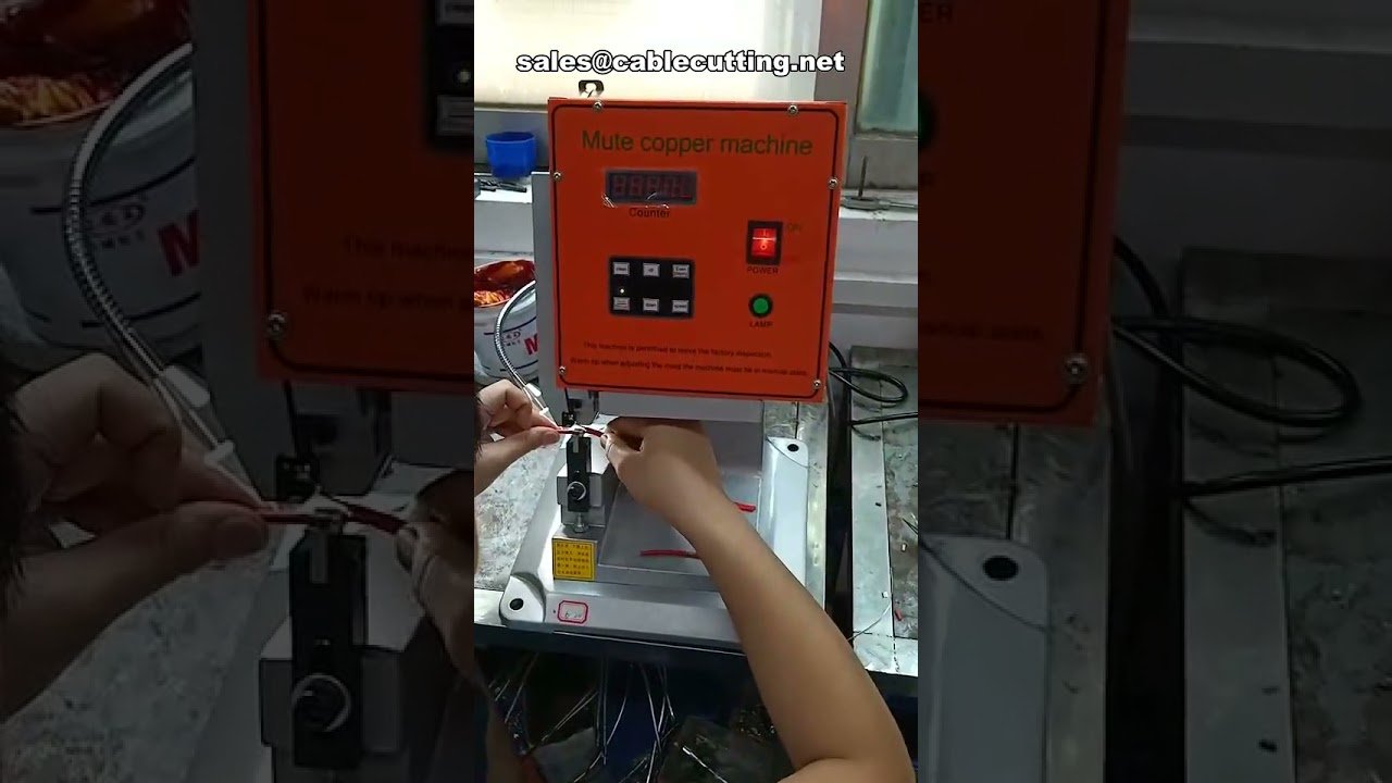 Machine à sertir les bandes de cuivre silencieuse pour épissure de câbles et joints cuivre – Dénudeuse de fils intégrée