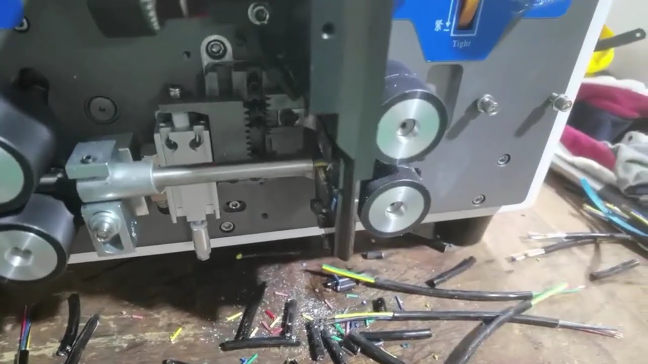 Dénudeuse entièrement automatique des gaines intérieure et extérieure - Optimisez votre production