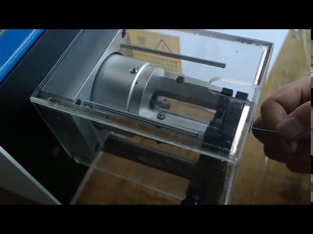 Machine de dénudage de câbles coaxiaux pour production automatisée
