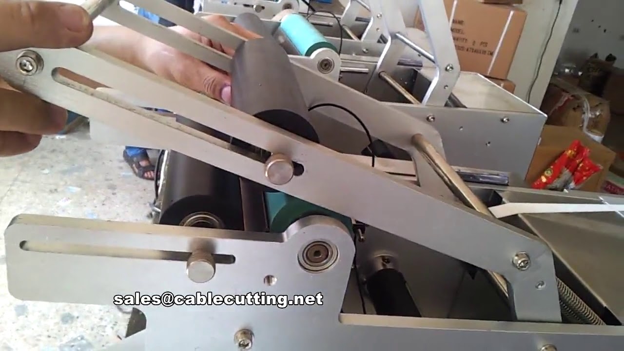 Machine d'étiquetage automatique pour petites bouteilles en plastique