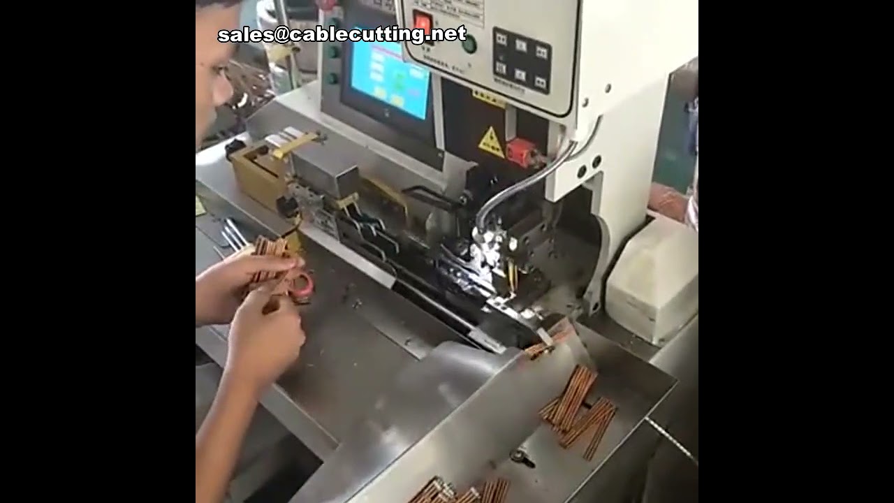 Machine de sertissage multibrins | Dénudage et sertissage automatique de câbles