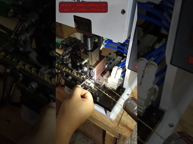Machine de dénudage et de sertissage semi-automatique Molex pour câbles multiconducteurs et fils électriques fins