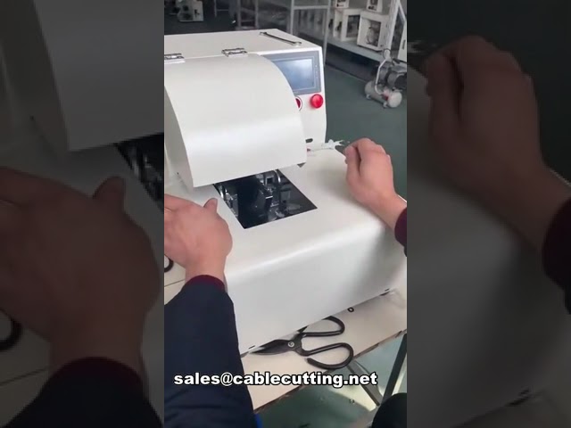 Machine d'enroulement et de bobinage de câble plat WPM-690P