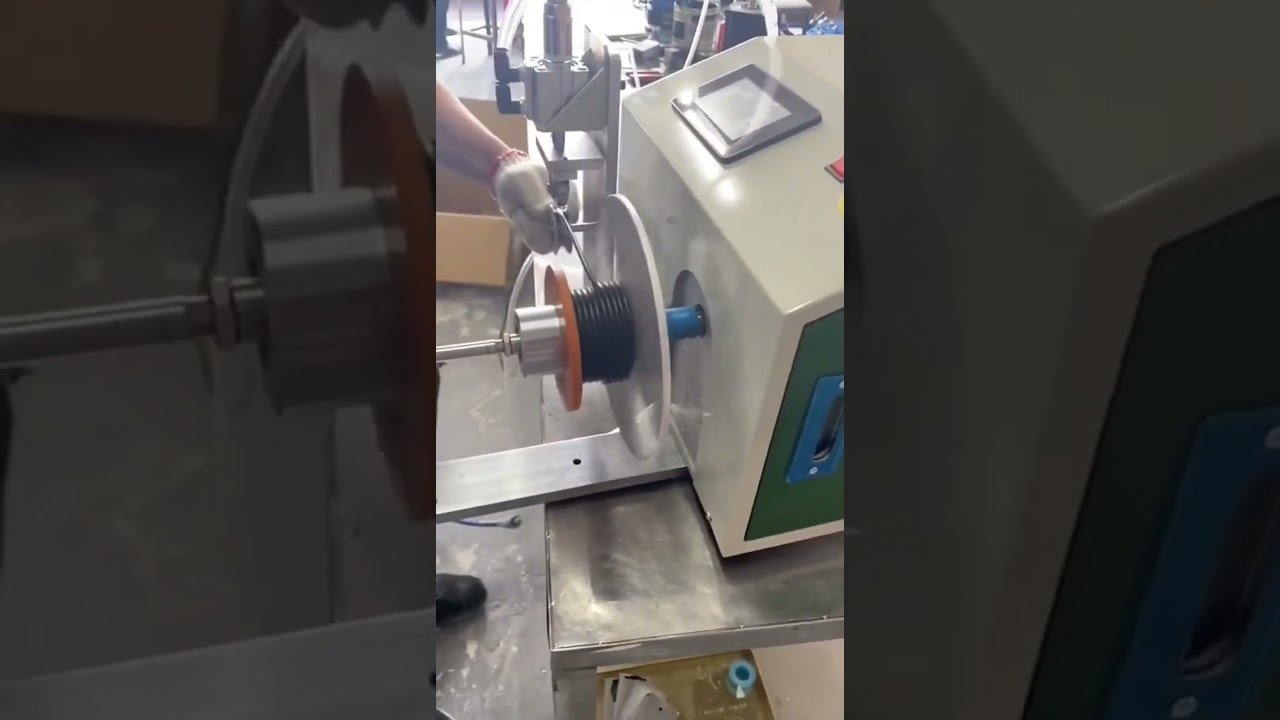 Machine à bobiner automatique avec déplacement pour traitement de faisceaux de câbles #usine #machine