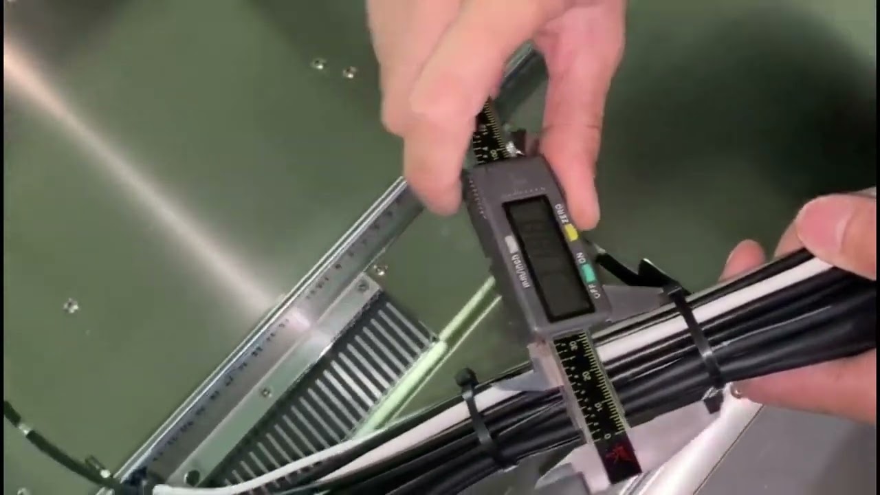 Serre-câbles automatiques ajustables : attaches nylon auto-bloquantes résistantes pour machine à botteler les fils