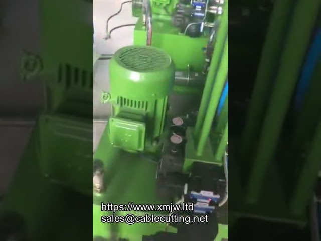 Machine de moulage par injection pour câbles de chargeur mobile – Automatisation précise