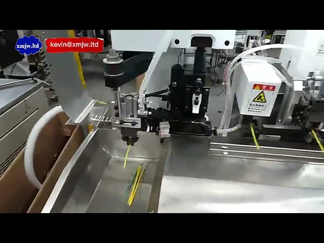 Machine entièrement automatique de dénudage et sertissage de fils