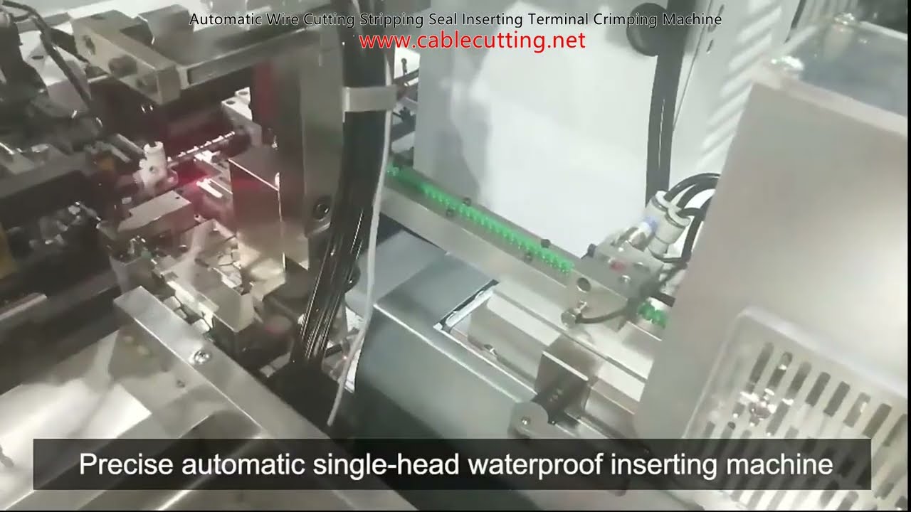 Machine automatique de coupe, dénudage, insertion de joint et sertissage de bornes