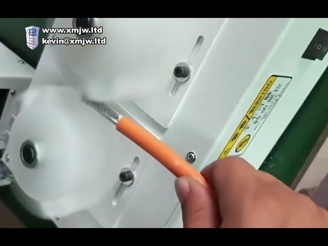 Machine à brosse en fil de cuivre pour peignage de câbles blindés tressés