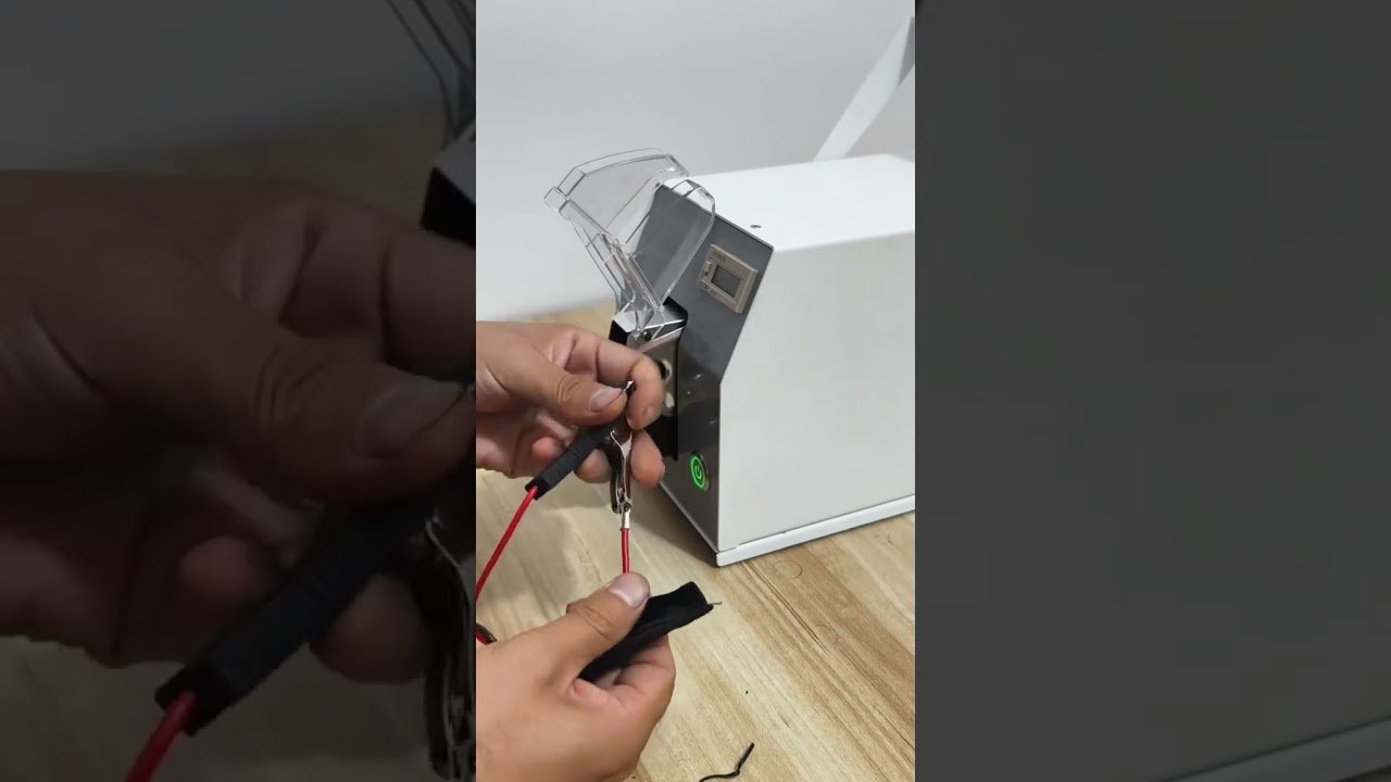 Machine de sertissage pneumatique pour clips crocodiles - Test en usine #machine #industrie
