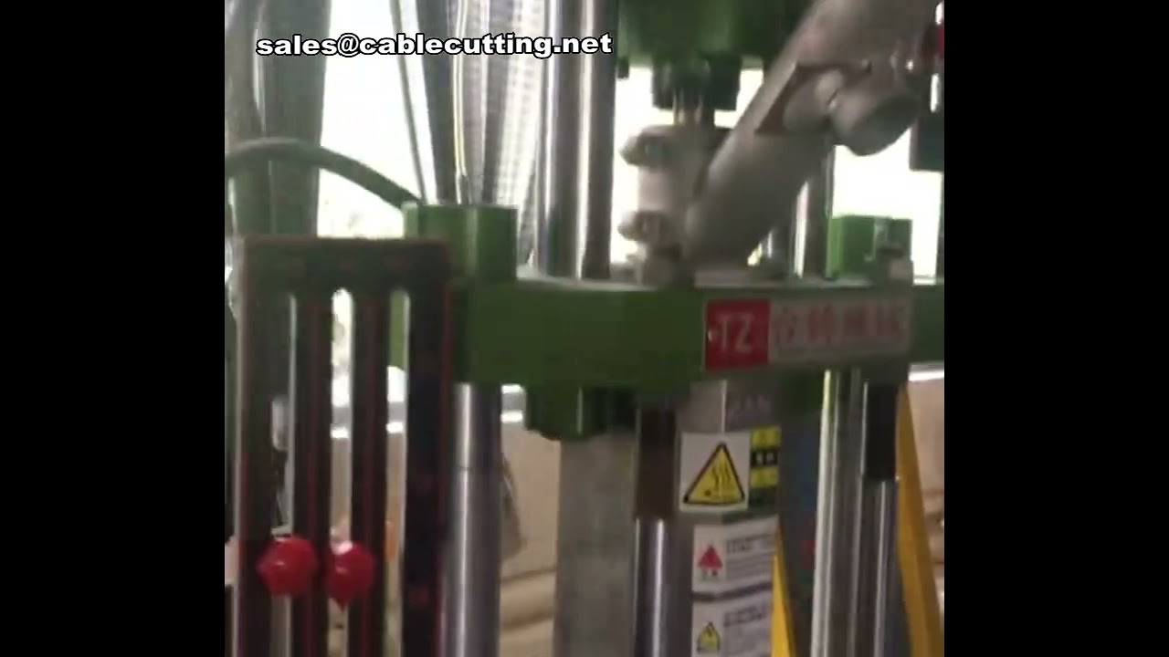 Machine de moulage par injection plastique pour câbles de données - Équipement automatisé de précision