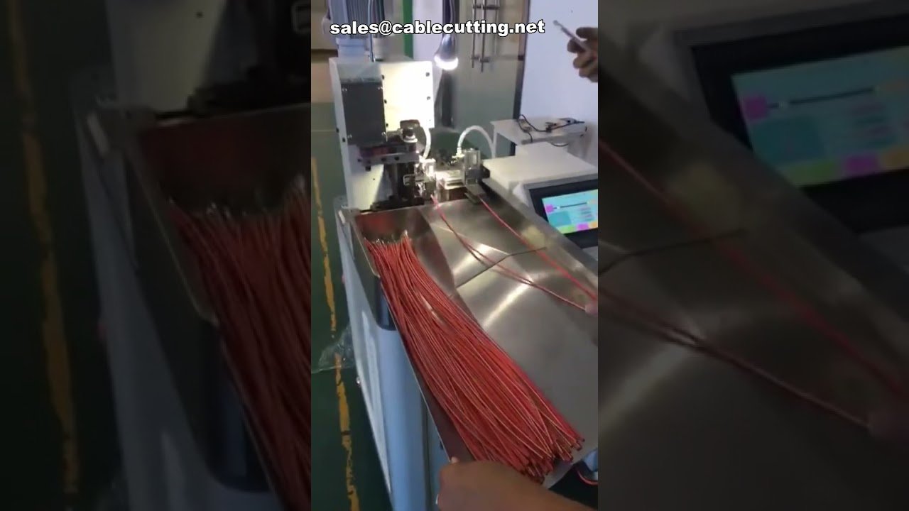 Machine de sertissage et pressage automatique de terminaux Komax | Presse à bornes automatique