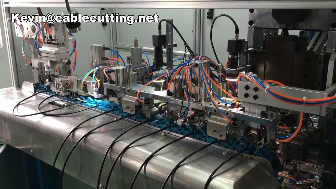 Machines de sertissage de fiches 2,5A et 16A pour prises argentines