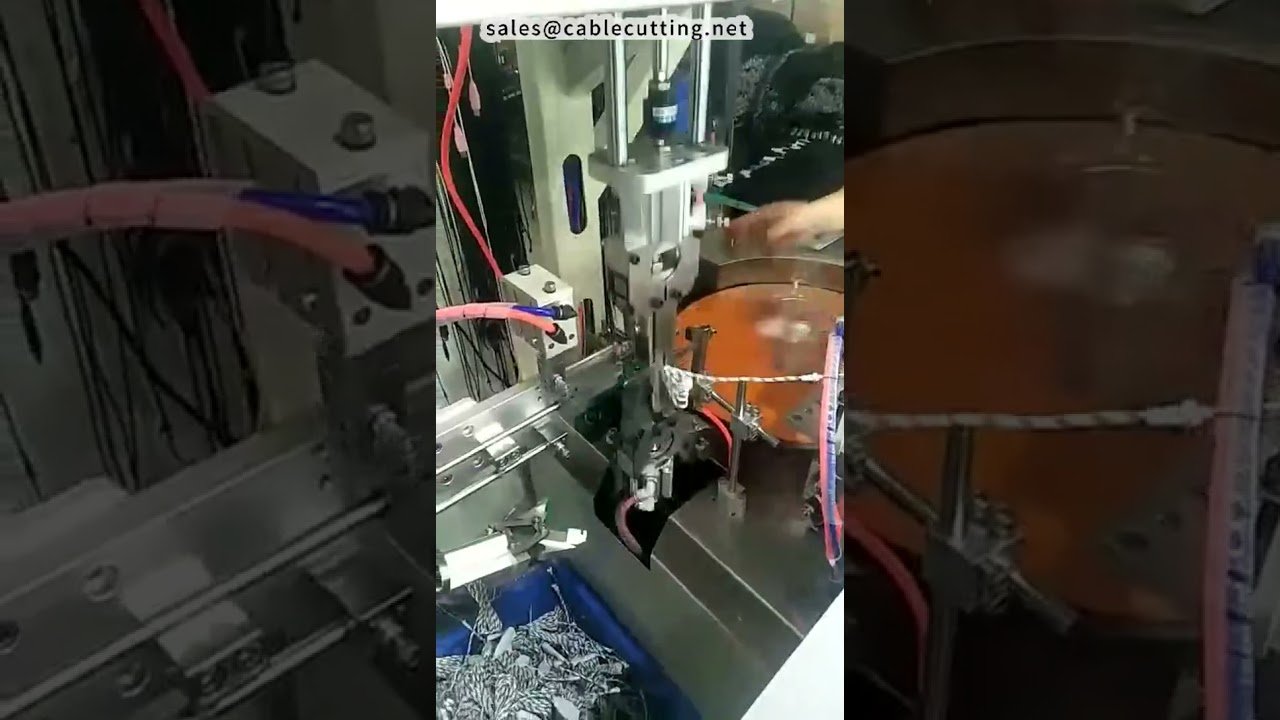 Démonstration de machine à bobiner et lier automatique : l'opérateur charge seulement le fil