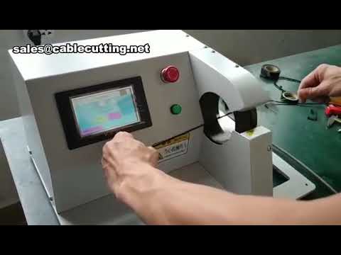 Machine à ruban adhésif pour faisceaux de câbles avec écran tactile