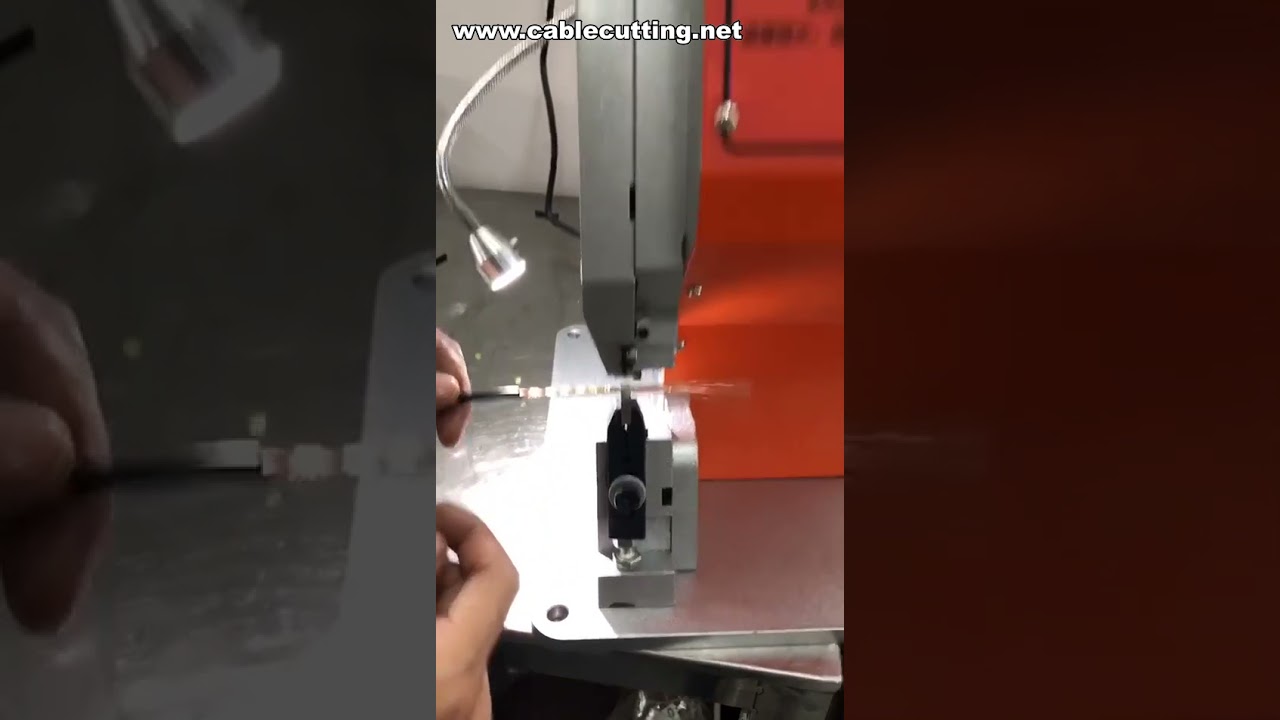 Machine d'alimentation électrique à bande de cuivre, Riveteuse pour fils et câbles carrés, Épisseuse de cuivre - Solution d'assemblage