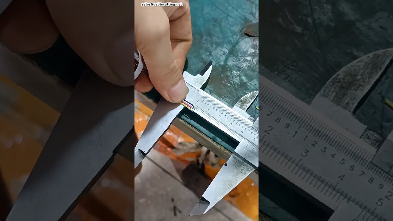 Machine à dénuder et torsader les fils Type 3F-N - Fabricant d'équipements de faisceaux