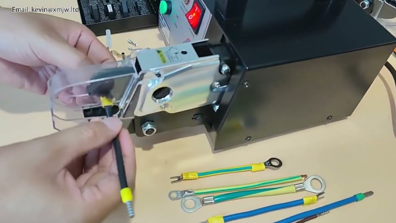 Machine à sertir automatique EM-6B1/EM-6B2 : sertissage précis de 0,25 à 16mm² avec matrices interchangeables