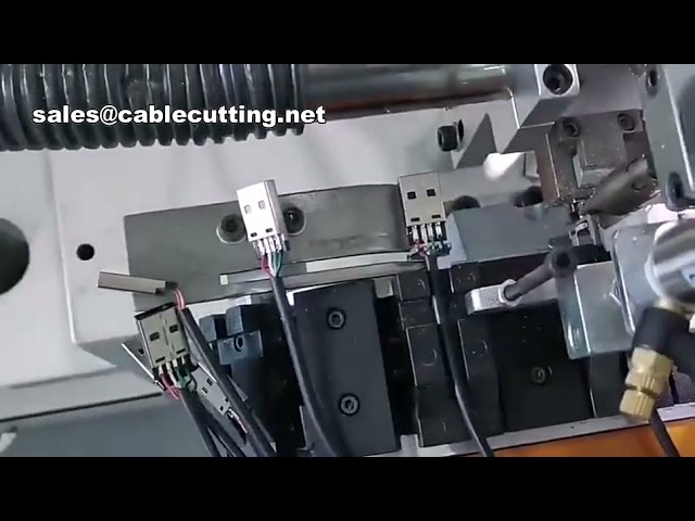 Machine à souder automatique pour câbles USB : ligne de production en usine pour soudage rapide et précis
