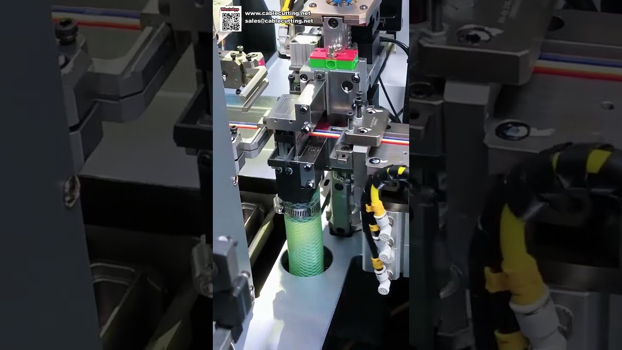 Machine entièrement automatique de coupe, dénudage et sertissage de fils