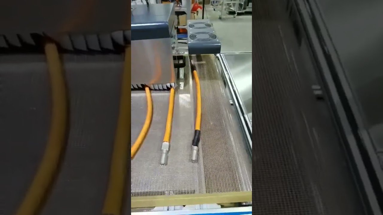 Machine de rétraction infrarouge pour gaines thermorétractables sur faisceaux de câbles électroniques
