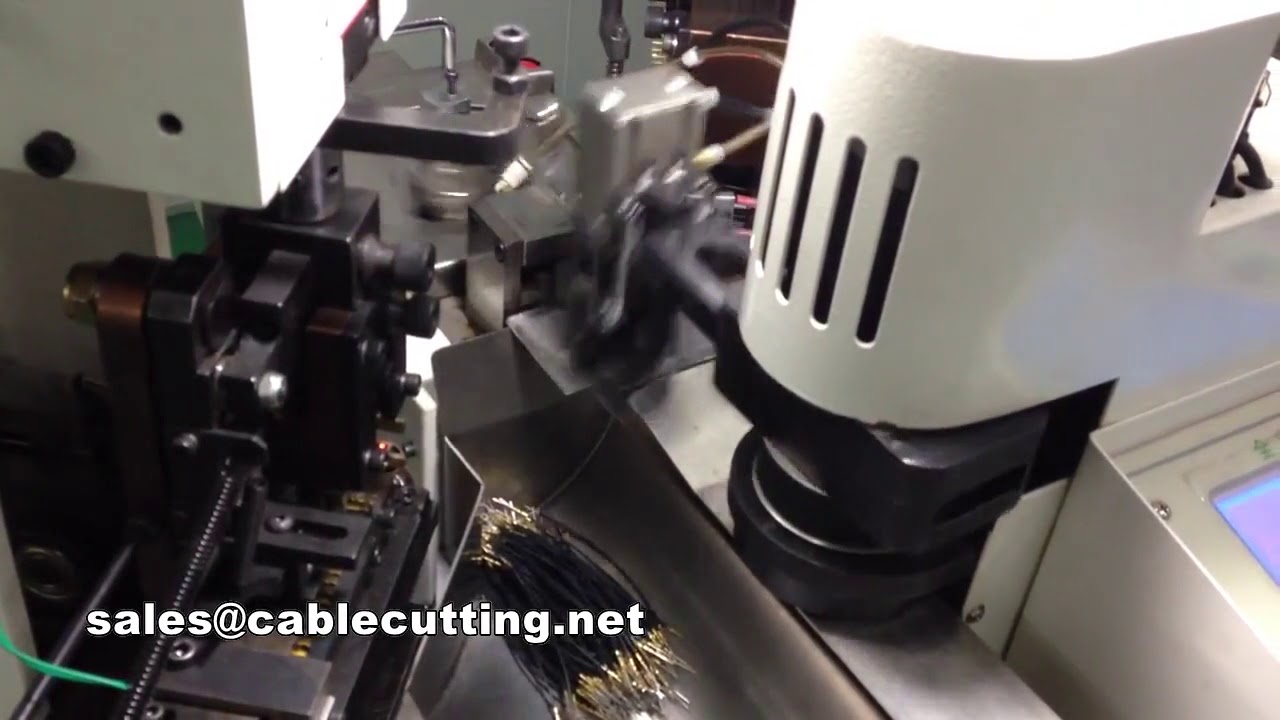 Machine de sertissage automatique double extrémité pour aiguilles dorées avec cosse en laiton