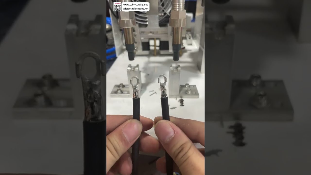 Machine à souder les bornes semi-automatique à double pistolet pour apport d'étain, optimisant le rendement de soudage