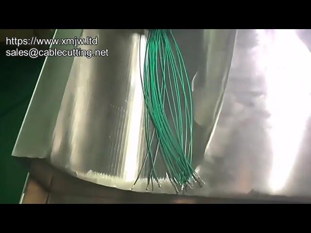 Machine automatique double tête pour couper, dénuder et sertir les fils - Sertissage par moulage sous pression